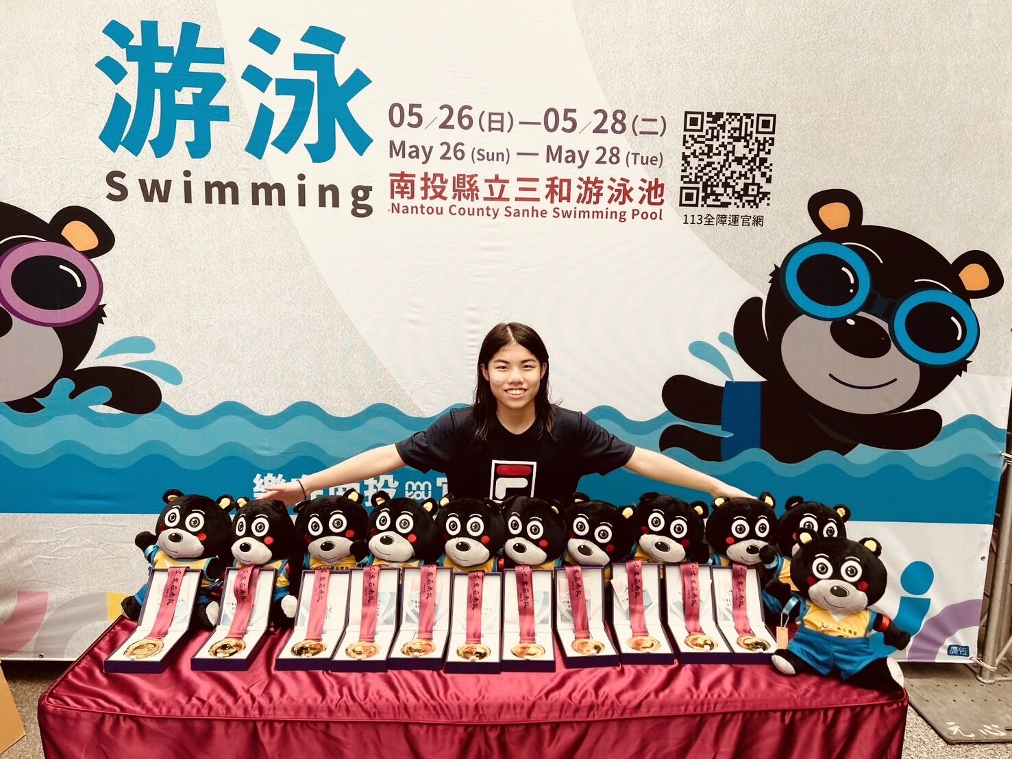 新竹市游泳好手李翊菱於今年全國身障運勇奪11面金牌,更打破5項大會及全國紀錄。(圖/記者林照東翻攝)
