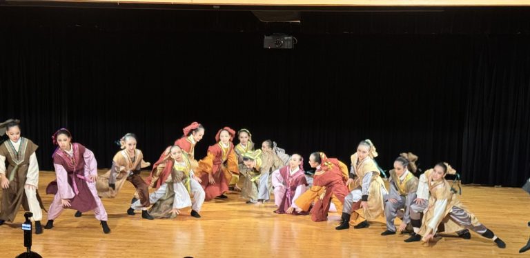 在王人禾指導下，欣蕾舞團與劉唐成合作，推出《祝英台遇見Juliet》，融合東西方舞蹈、多媒體與聲光效果，呈現年度藝文盛事。（圖/記者黃溎芬翻攝）