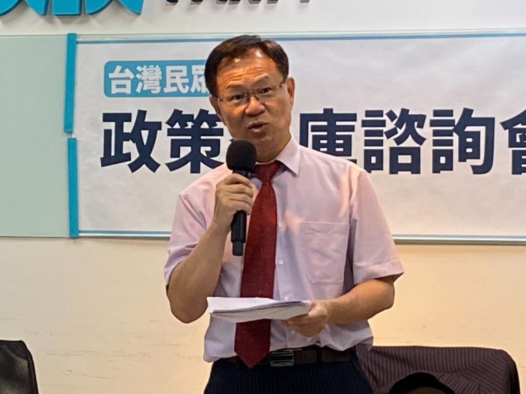 張啓楷指出，法院判決推翻學校的認定，但學位的認定到底是由學校認定，還是由法院認定？(圖／張啓楷國會辦公室)