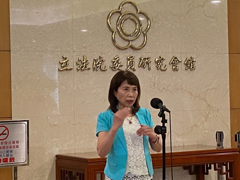 陳昭姿表示，選舉補助款與政治獻金是兩件事，她記得以前民進黨很多人也這樣做。(記者包克明攝)