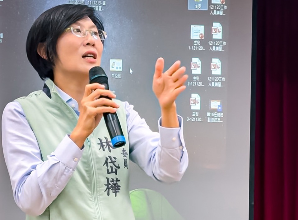 林岱樺9日親自主持「高雄市仁武區凱米颱風災損座談會」,以回應市民的期待。(圖/林岱樺國會辦公室)