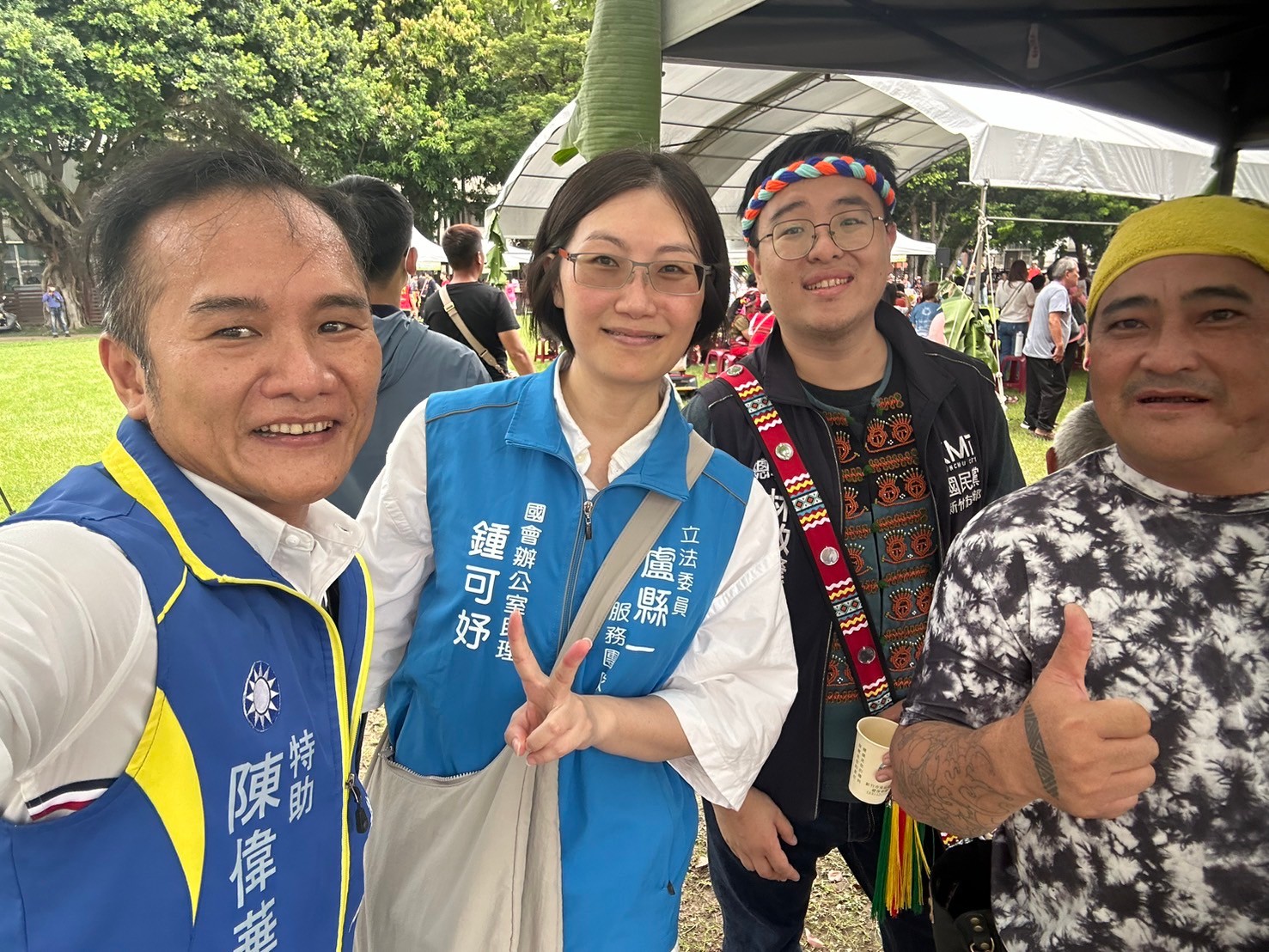 黃仁服務團隊代表和國民黨山地原住民立委盧縣一服務團隊代表合影。(圖/黃仁國會辦公室)