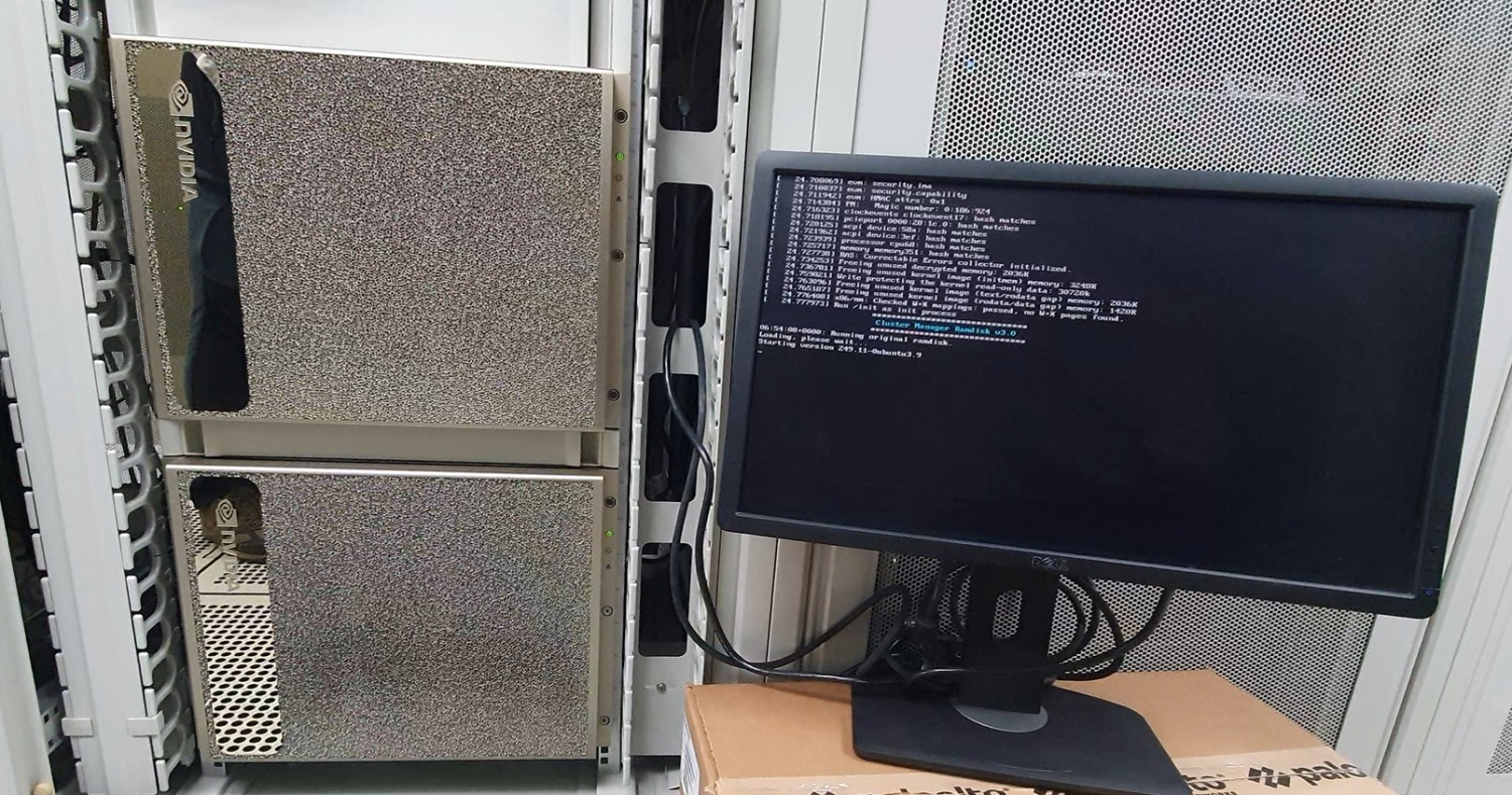 陽明交大啟用AI高速運算平台，包含40片GPU，提升AI研究實力與國際競爭力。（圖/記者林照東翻攝）