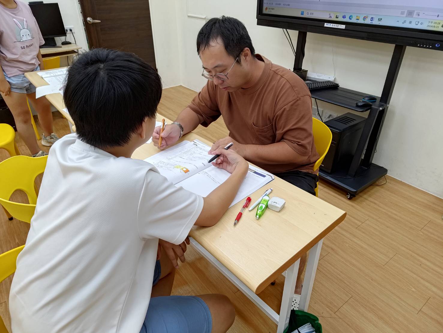 新竹縣補教協會推動育苗專案,為弱勢學生提供低收費或免費補習機會,即日起至9月30日申請。(圖/記者林照東翻攝)