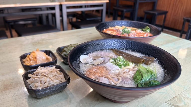 gㄡgㄡ濃厚番茄鍋燒中的雞蛋特別使用散蛋的方式呈現，獨具特色。（圖/業者提供）