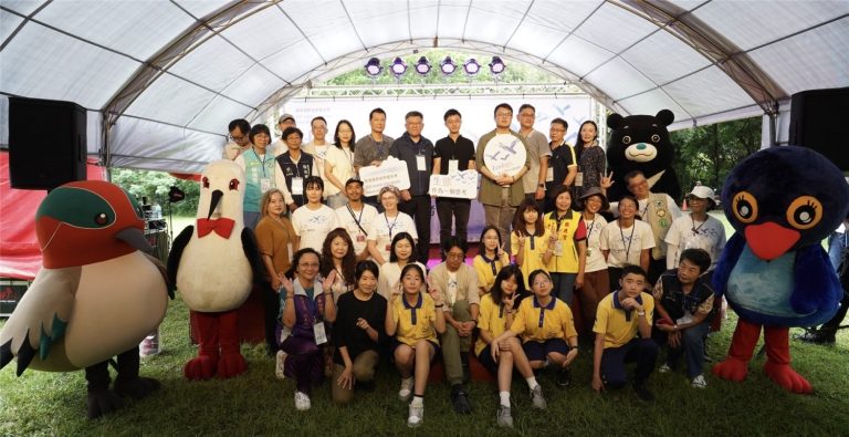 北市府與現場貴賓邀請大家前來體驗「2024關渡國際自然藝術季」。(圖/臺北市政府動物保護處提供)