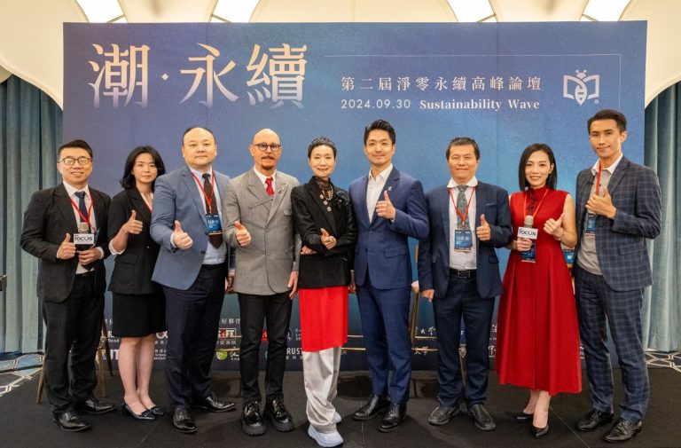 JTCA猶台文化交流協會創始人薛智偉(左四起)、坣娜與台北市長蔣萬安、相信閱讀創辦人鄭莉穎(右二),邀請大家一同打造淨零綠生活。(圖/主辦單位提供)