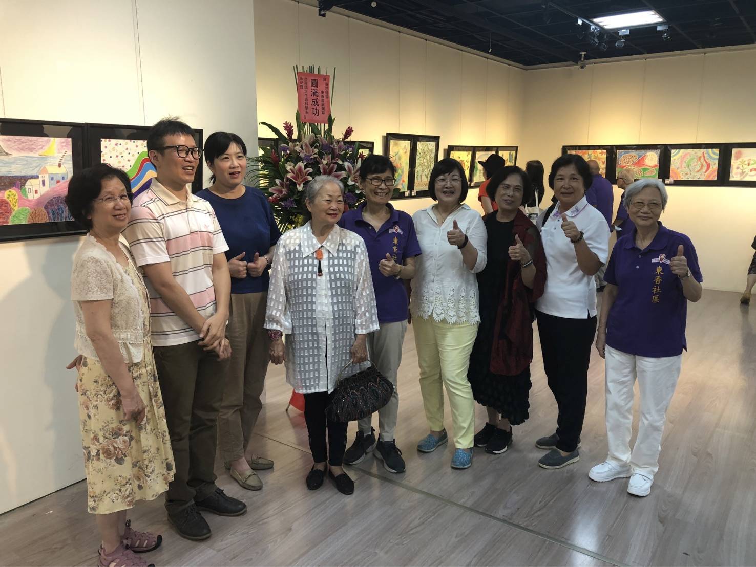 東香社區關懷據點10週年慶畫展,在玄奘大學藝術中心展開。(圖/記者黃溎芬翻攝)