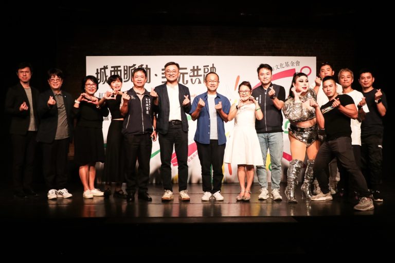 （左六起）城西營運部總監李志勇、文基會副執行長黃文彥、中正萬華區議員郭昭巖共同出席，讓台北城西傳統跟創新激盪下的文化與在地共融共好。（圖/台北市文化基金會城西營運部提供）