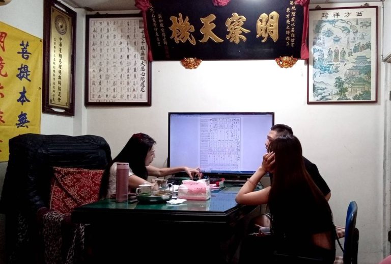 秉持慈悲心與專業精神，立志幫助世人解開人生中的種種迷津。 (圖/曾盈鳳提供)