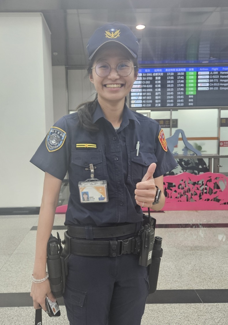 航警楊語柔表示,警政署航空警察局分局長蘇茂智常教導員警,遇到旅客困難時應盡全力提供協助。(讀者提供)