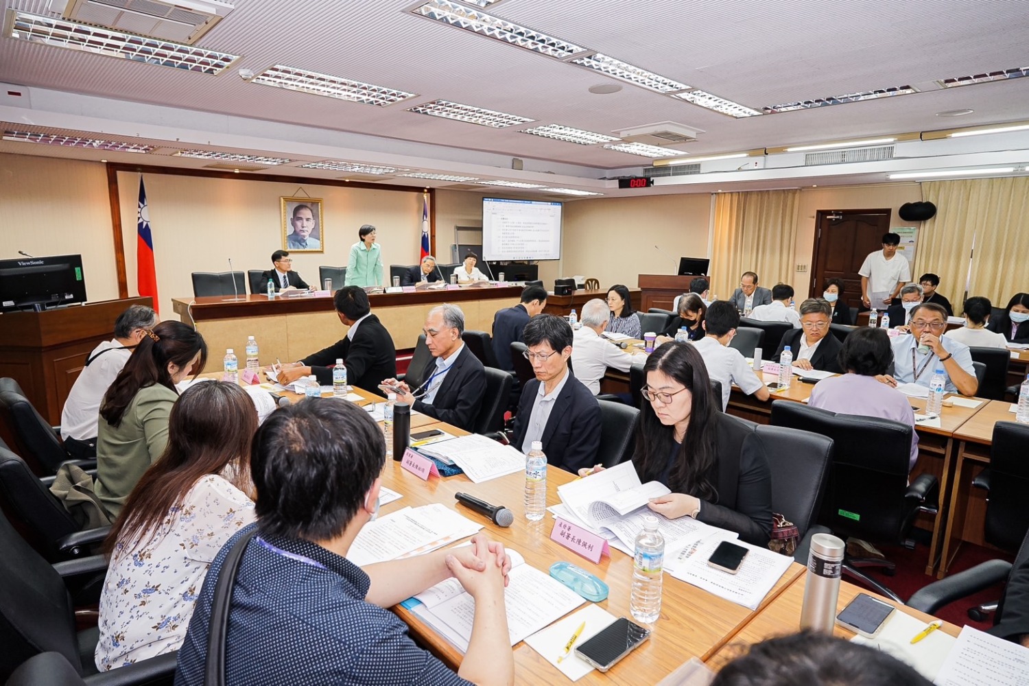 林岱樺建議行政院災害防救辦公室能於兩周內協調各部會,研議針對自宅內整體家具貸款50萬元以下的免息方案。(圖/林岱樺國會辦公室)