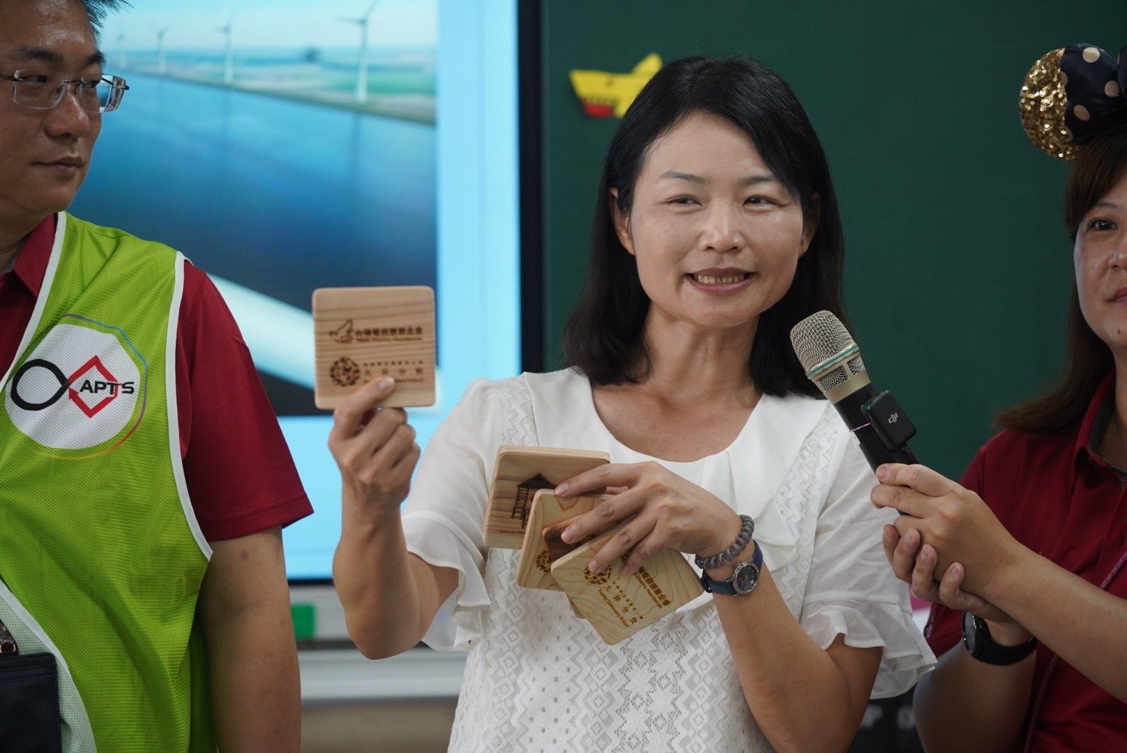 三灣國小大坪分校陳美君校長表示,感謝台積電慈善基金會與AP6 志工老師們分享深入淺出的科普課程,扎根偏鄉學生的科普知識。(台積電慈善基金會 提供)