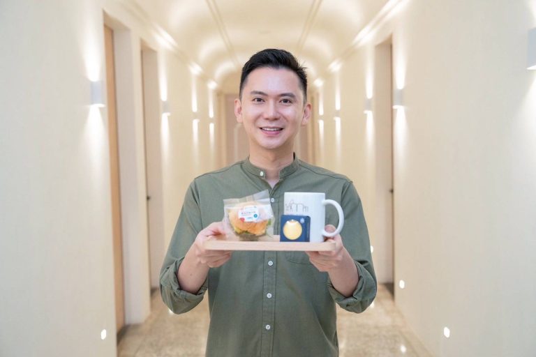 竹北鄭朝方市長激推在地農產，打造航空版農食秒殺搶購。（圖/記者黃溎芬翻攝）