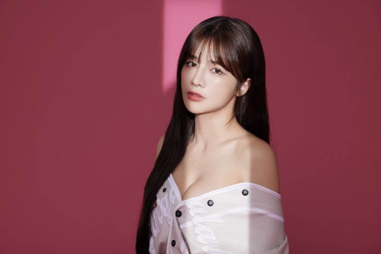 林岱縈推出2025寫真桌曆，大方秀出完美的身材。 (圖/黃天仁攝影工作室提供)