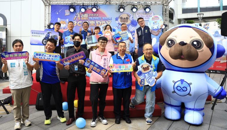 臺北市政府產業發展局陳俊安局長（後右一）、蔡若芸理事長（後右三）與貴賓開幕式大合影。（圖/臺北市商業處提供）