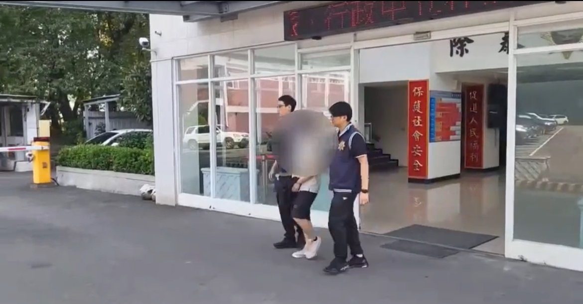 警方將犯嫌移送法辦。(記者徐煜勝翻攝)