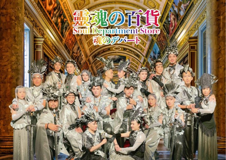 亞特蘭提斯帝國舉辦「太空星際珠寶」特展，邀約10對新人配戴由AI設計，由靈魂百貨監製的「隕石珠寶」登台走秀。（圖/靈魂の百貨提供）