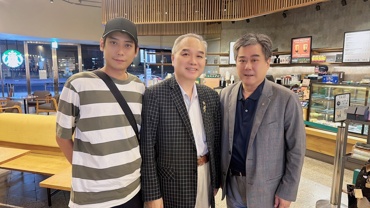 前總監鄭桓圭（中）在訪談中深刻分享了扶輪精神的核心價值，建祥營建企業集團董事長蔡東宏（右）及兒子蔡睿中（左）也是扶輪人。（圖/記者林照東攝）