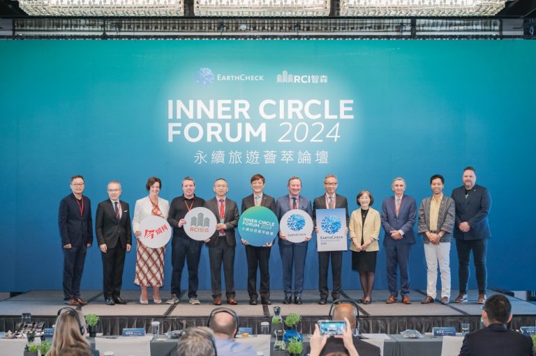 「2024永續旅遊薈萃」論壇活動出席,(左起)今周刊研發長王之杰、遠雄遊憩休閒事業董事長武祥生、愛爾蘭都市發展總監Jenny De Saulles、EarthCheck 首席永續發展官 Steve Newman、RCI智森永續顧問公司創辦人暨總經理簡碩賢、中華民國交通部觀光署副署長林信任、EarthCheck 創辦人兼執行長Stewart Moore、晶華國際酒店集團董事長潘思亮、PwC資誠永續發展服務公司董事長李宜樺、澳洲格里菲斯大學實務教授Daniel Gschwind、菲律賓發展研究所、亞洲管理學院教授John Paolo Rivera、EarthCheck業務發展及銷售副總 André Russ。(圖/今周刊提供)
