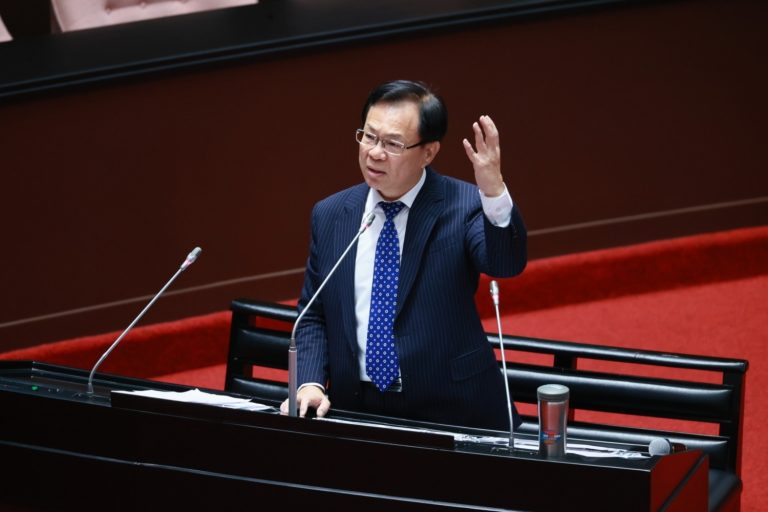 張啓楷指出，最近幾天，西半部幾乎全部亮起了橘燈，這和燃煤、燃油的發電方式有直接關聯。(圖／張啓楷國會辦公室)