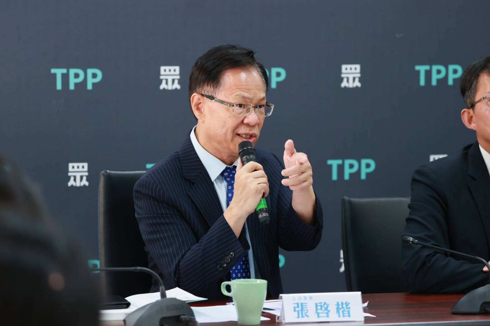 張啓楷呼籲,民進黨千萬不要一邊高喊著民主,一邊又在打壓民主!(圖/張啓楷國會辦公室)