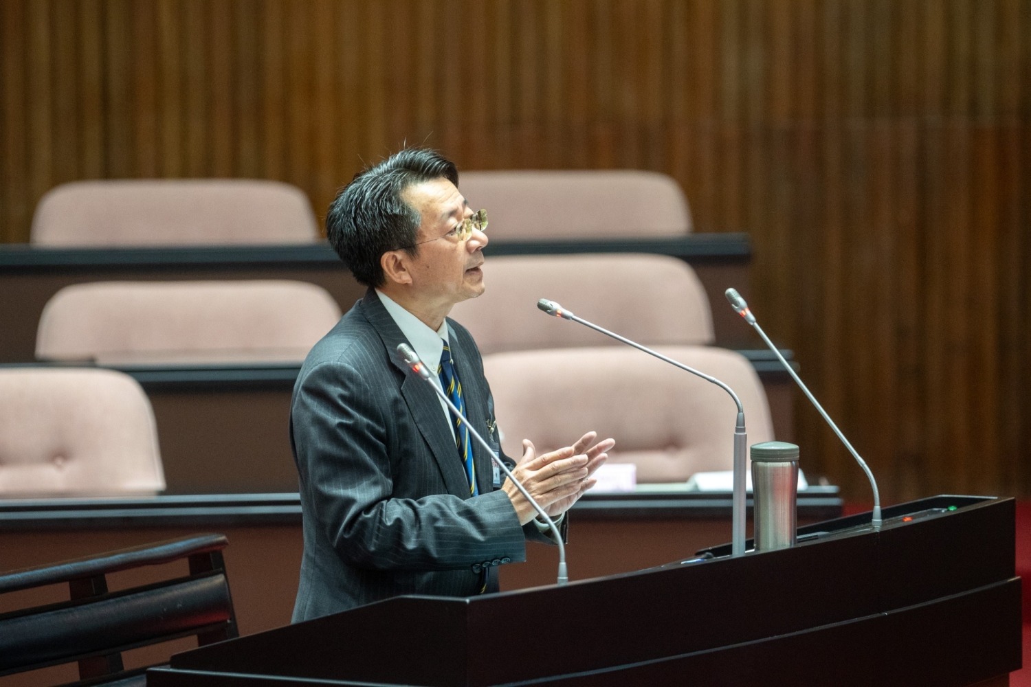 被質疑擔任中天換照案鑑定人落跑,廖福特解釋,自己當天下午他另有會議,已經跟NCC報告和說明。(圖/張啟楷國會辦公室)