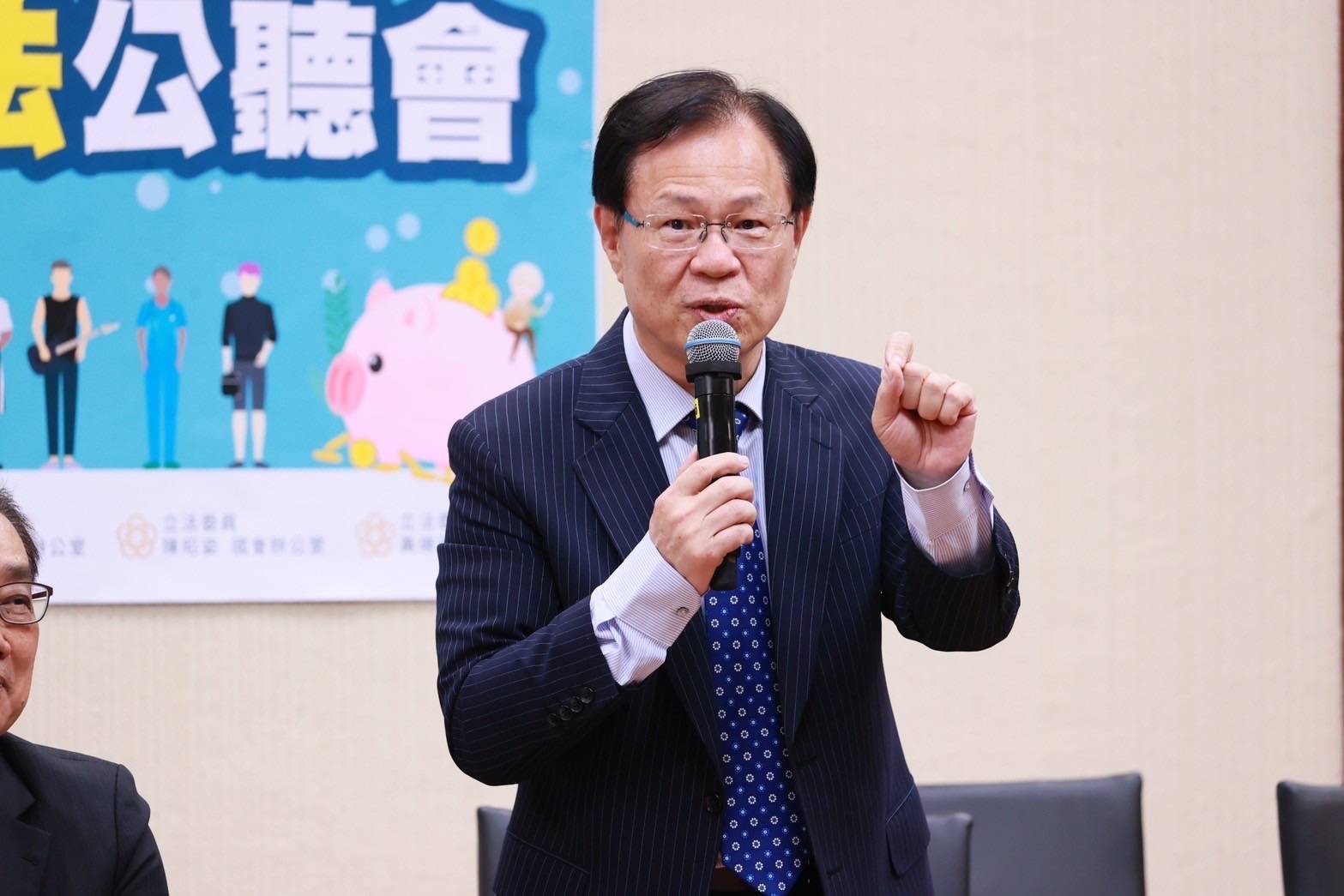 張啓楷霸氣向民進黨喊話說,禮拜二如果民進黨還要再杯葛,那就放馬過來!(圖/張啓楷國會辦公室)