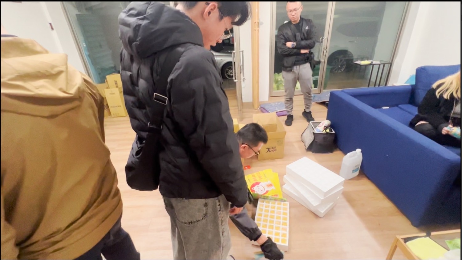 查扣賭場抽抽樂道具。(記者薛秀蓮翻攝)