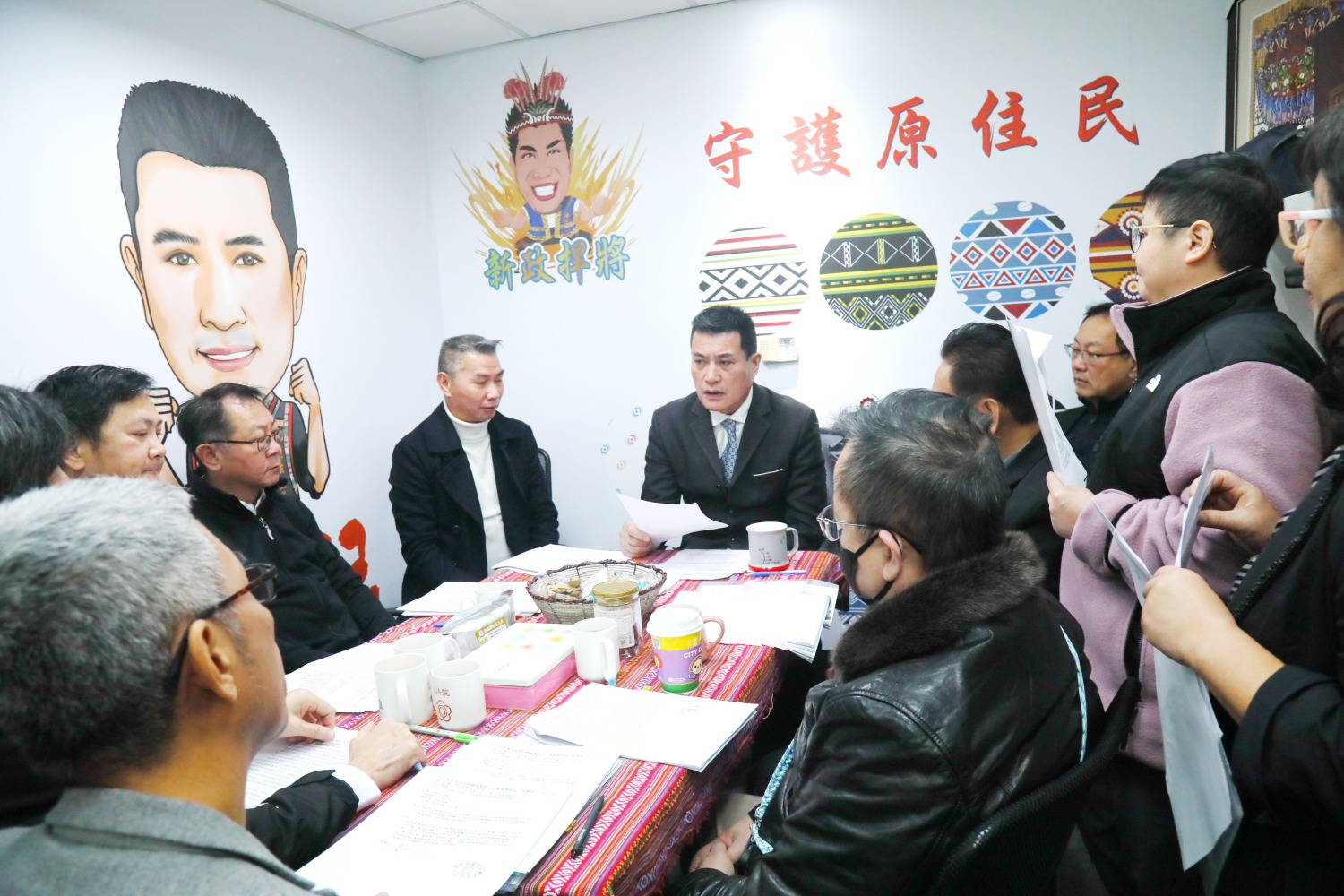 黃仁為健康站照服員爭取過年年終獎金及績效獎金,原民會確認1月24日完成發放。(記者包克明 攝)
