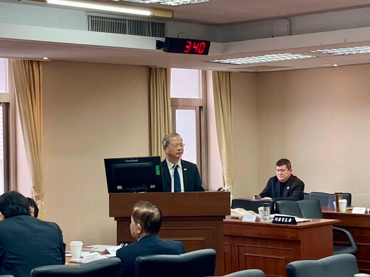 針對公部門職場不法侵害,張啓楷提出三項具體訴求,龔明鑫應允儘速辦理。(圖/張啓楷國會辦公室)