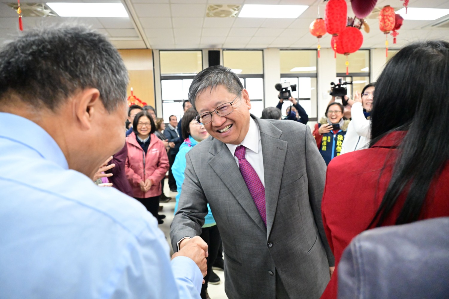 縣長楊文科勉勵團隊「勇往直前、煞猛來打拼」,強調以鄉親福祉為先,讓縣民感受縣府的用心與努力。(圖/記者林照東翻攝)