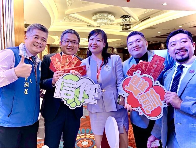 駐越南代表劉世忠大使（左二）、胡志明市台灣商會曾潮星會長（左一）主打陽光 活力 胡志明。（圖/新創總會團體會員聯誼會提供）