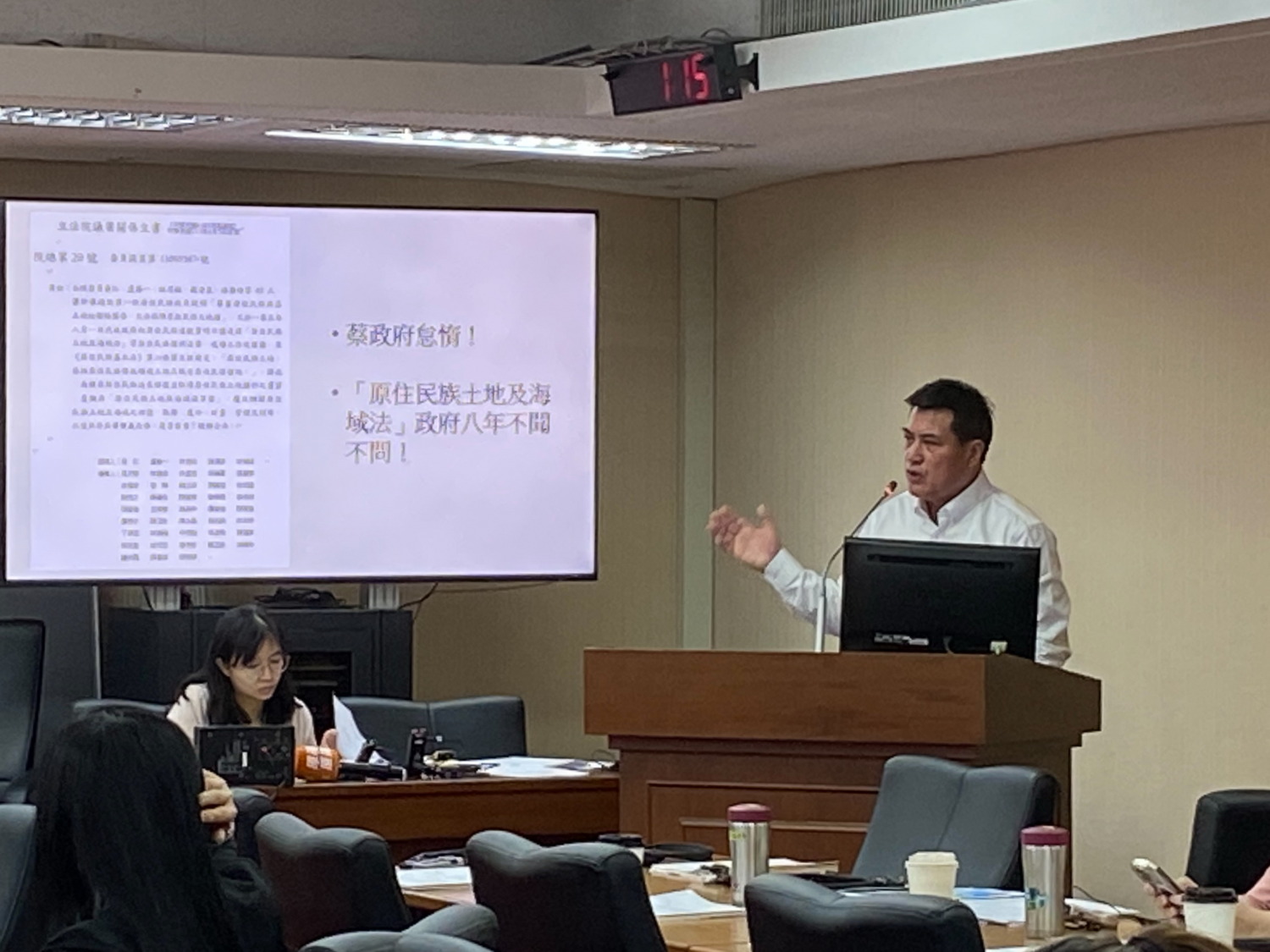 黃仁為族人爭取權益不遺餘力,康芮颱風災後,親自於113年12月11日第一時間特別召開「康芮颱風重創台東農業減免耕地租金案」協調會。(圖/資料照片)
