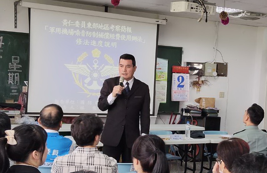 面對美國對等關稅衝擊,台股短短兩天已下跌超過2,800點,黃仁非常憂心恐將對台外銷主力中小企業造成滅頂之災。(資料照片)