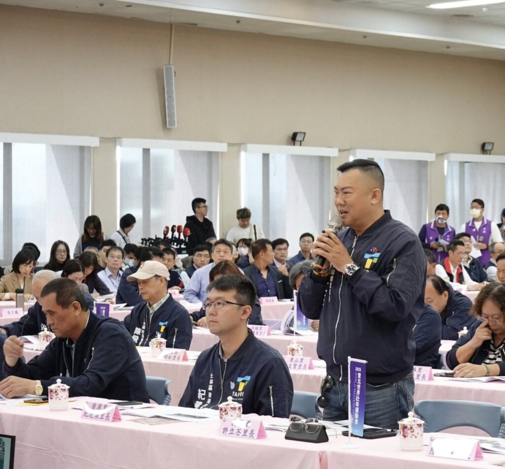 義信里里長許立丕說明提案內容。(翻攝自許立丕粉專)