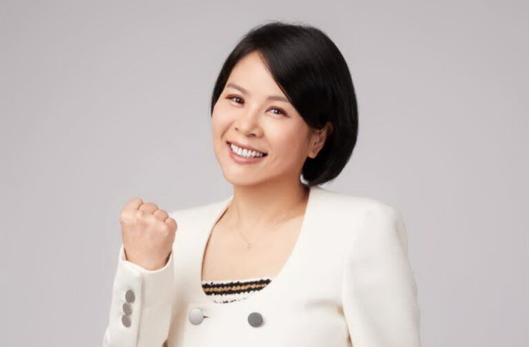 民眾黨不分區立委排序第15名的新住民李貞秀在接獲移民署補件通知後,已於三月繳交除籍文件給移民署。(記者 包克明翻攝)