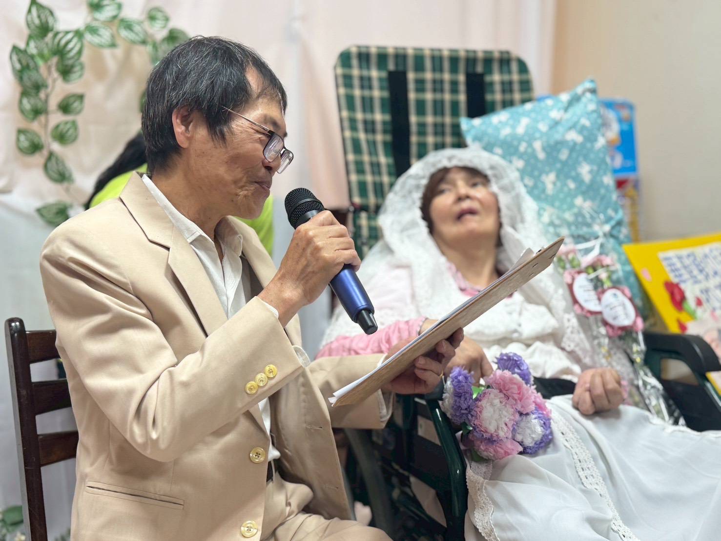 蘇阿公對愛妻不離不棄的真情告白--耶穌愛你、我也愛你!(圖/記者黃溎芬翻攝)