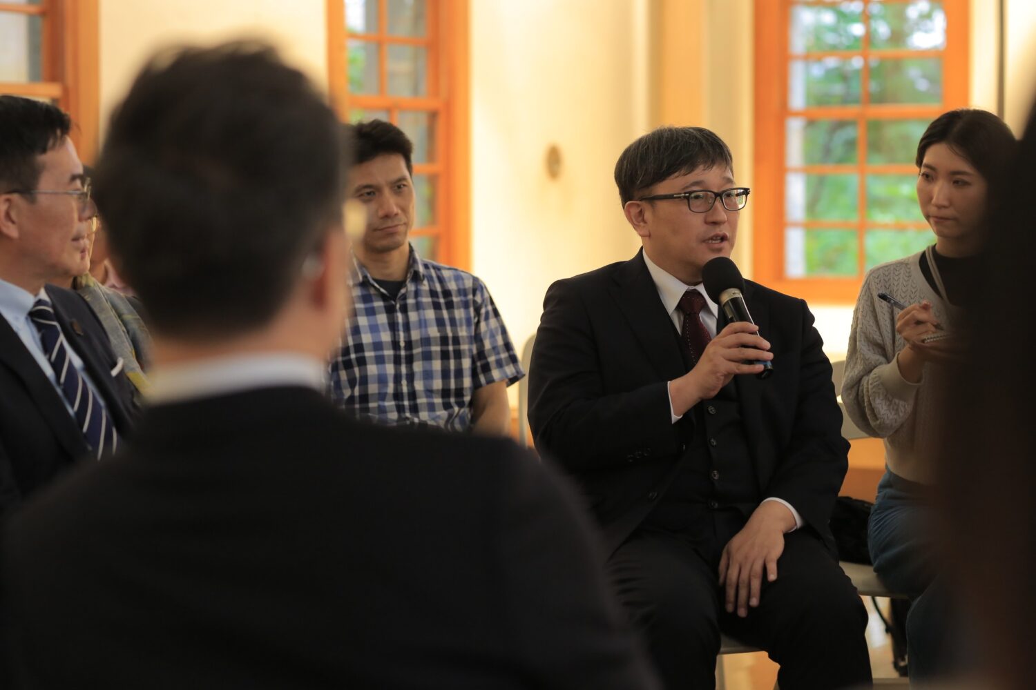 山口周平在臺日文化國際交流論壇上闡述松江的文化產業精神。(圖/法國葡萄酒文化教育協會提供)
