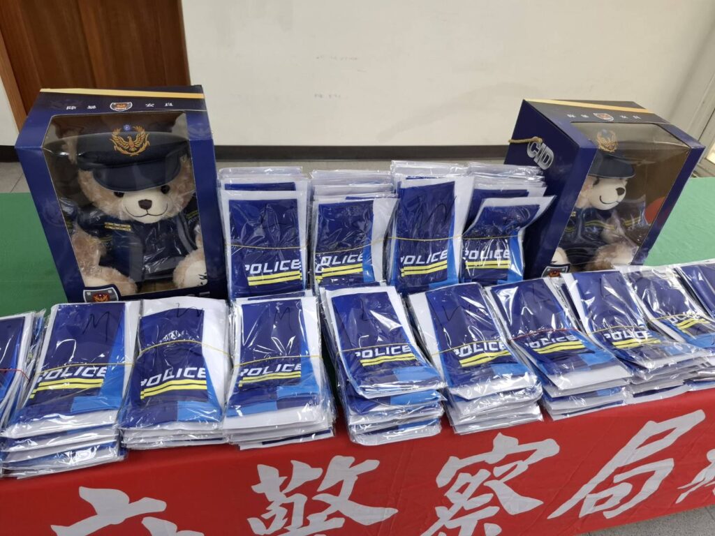 警用袖套為特選抗UV材質，具備吸汗與快乾功能，為員警在高溫環境下提供更佳的防護。
