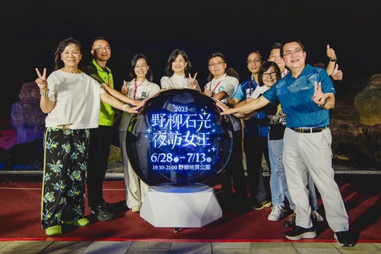 長官合影。(圖/北觀處提供)