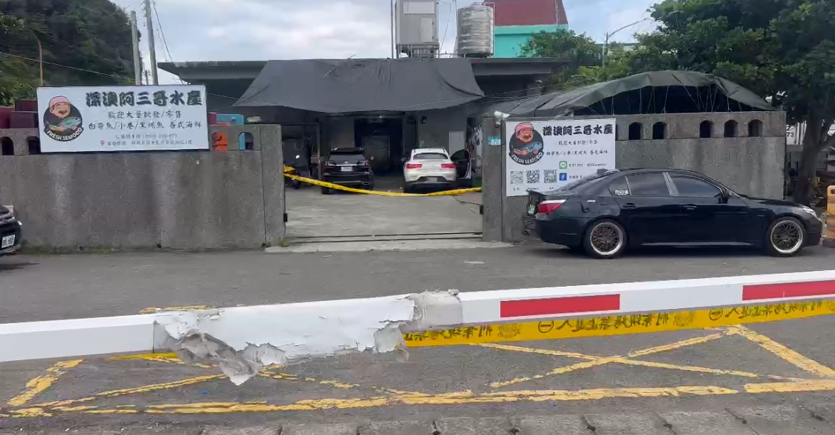 警方於現場拉起封鎖線。(記者徐煜勝翻攝)