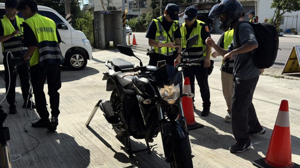 暑期車潮湧入麗寶！ 警啟動「環警監聯合稽查」 重拳打擊不法 - 
