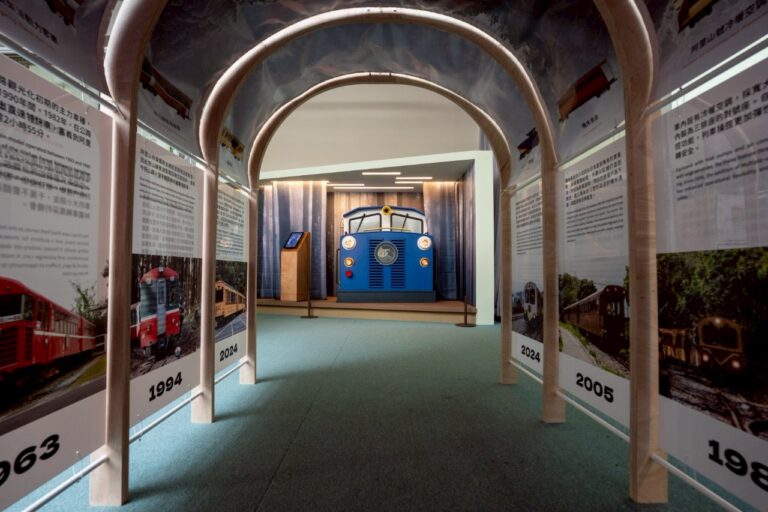 時光隧道中的移動風景。(阿里山林鐵及文資處提供)