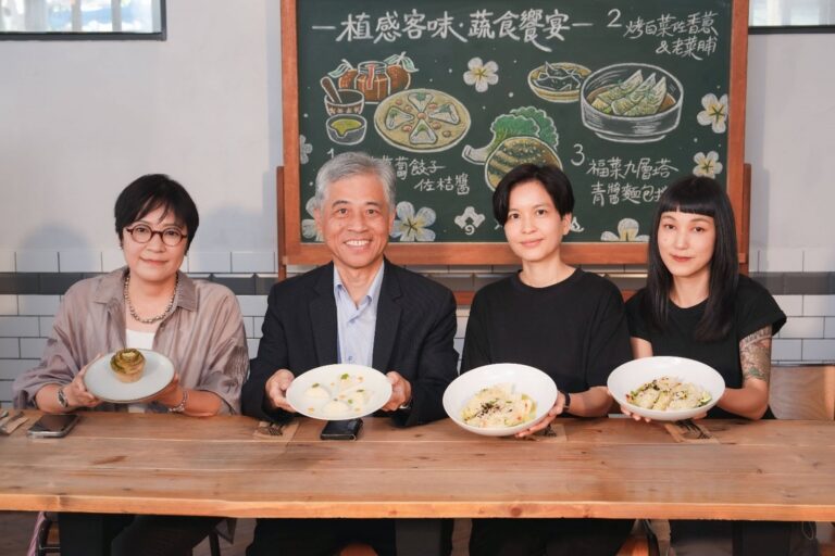 貴賓合照 (左起)客家公共傳播基金會陳美禎董事、客家委員會范佐銘副主委、Plants饒孟蓁創辦人、林莉共同創辦人。(圖/業者提供)