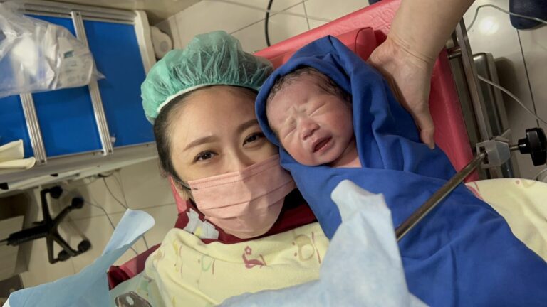 藝人「蔡允潔」兒子「小福寶」來報到。(圖/紅心字會 提供)