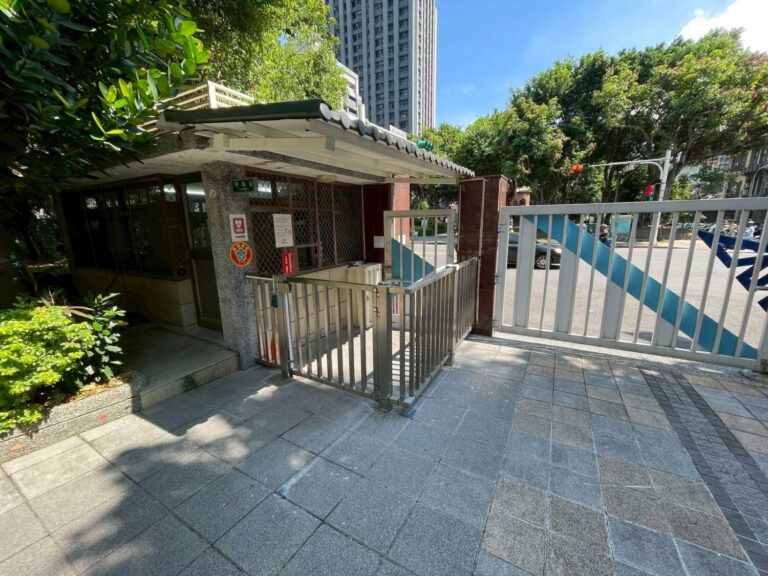 洪婉臻爭取老松國小校園安全措施升級。(翻攝畫面)