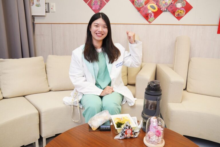 中國醫藥大學新竹附設醫院手術護理師古庭瑜展現堅定眼神與自信笑容，靠著健身重塑健康體態，也為醫療工作注入更多能量與耐力。（圖/記者張家燁翻攝）