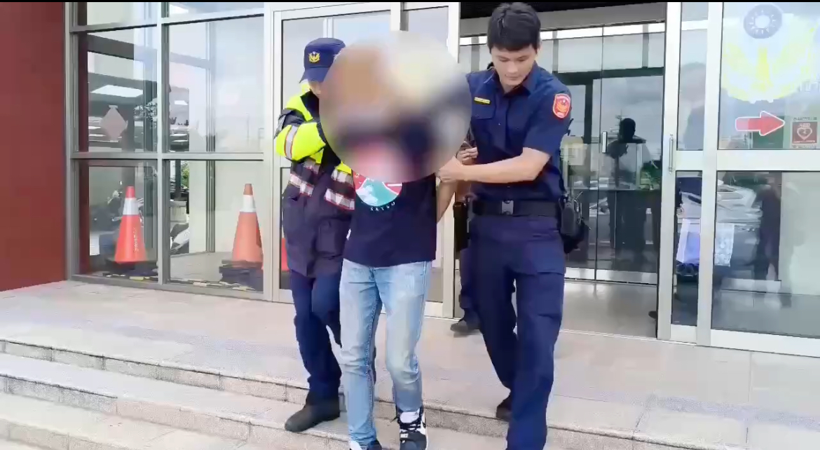 謝男於彰化自行投案落網。（記者徐煜勝翻攝）