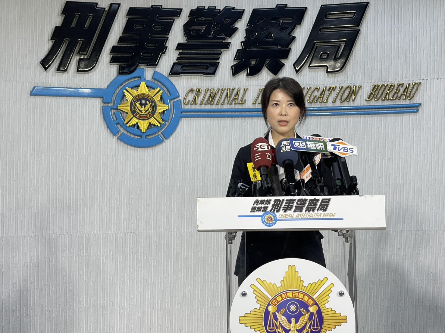 刑事局九大二隊隊長張伊君說明案情。（記者徐煜勝翻攝）
